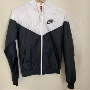 Nike Women’s windbreaker